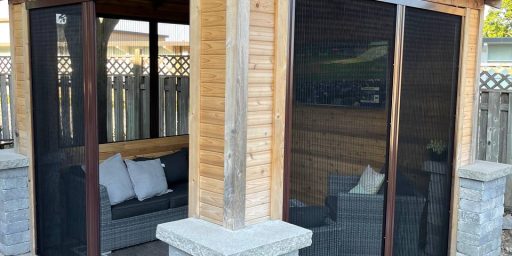 SCREEN DOOR